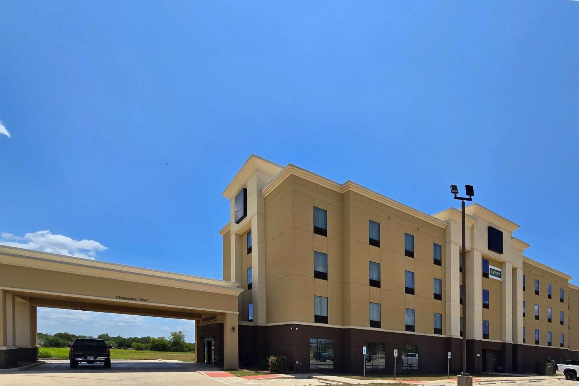 Quality Inn & Suites Pearsall Экстерьер фото