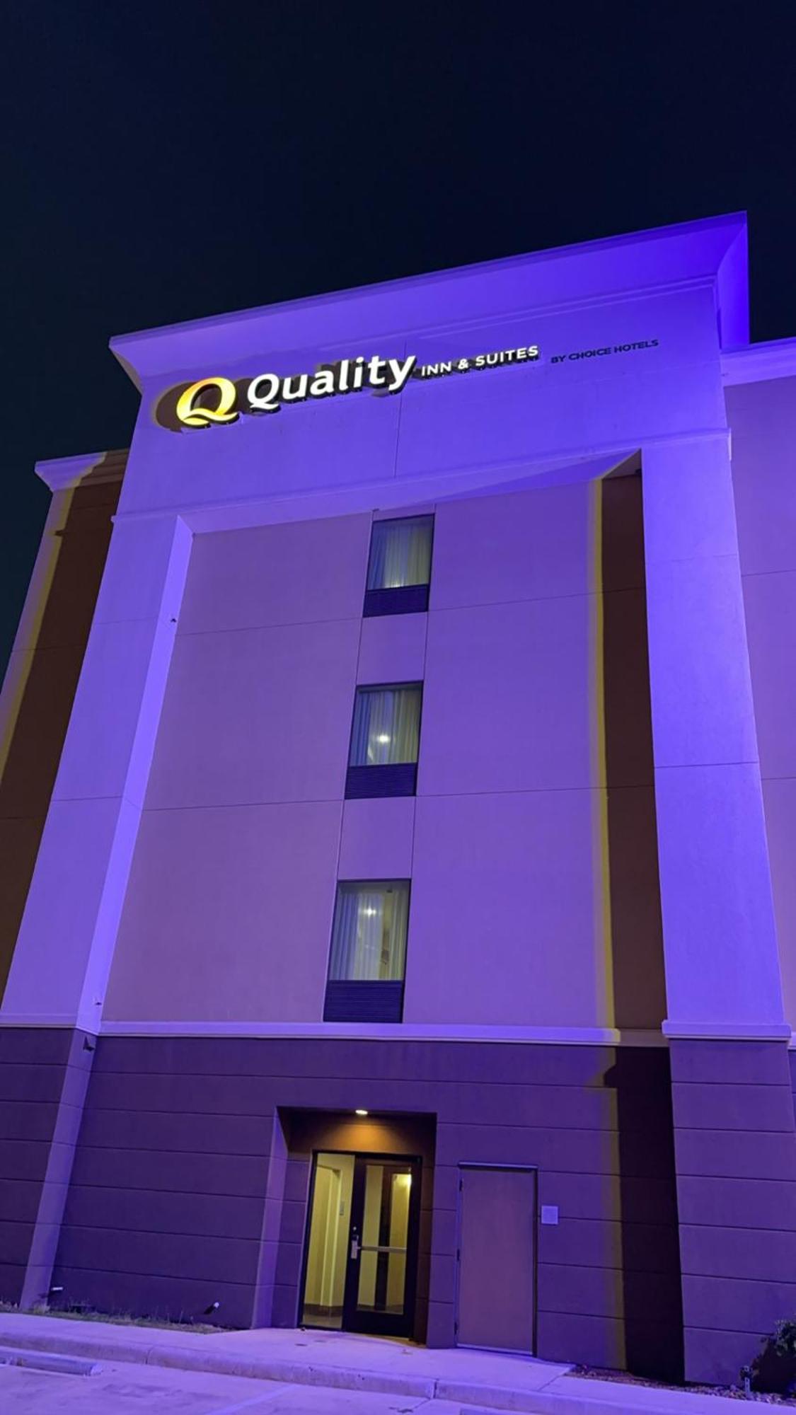 Quality Inn & Suites Pearsall Экстерьер фото