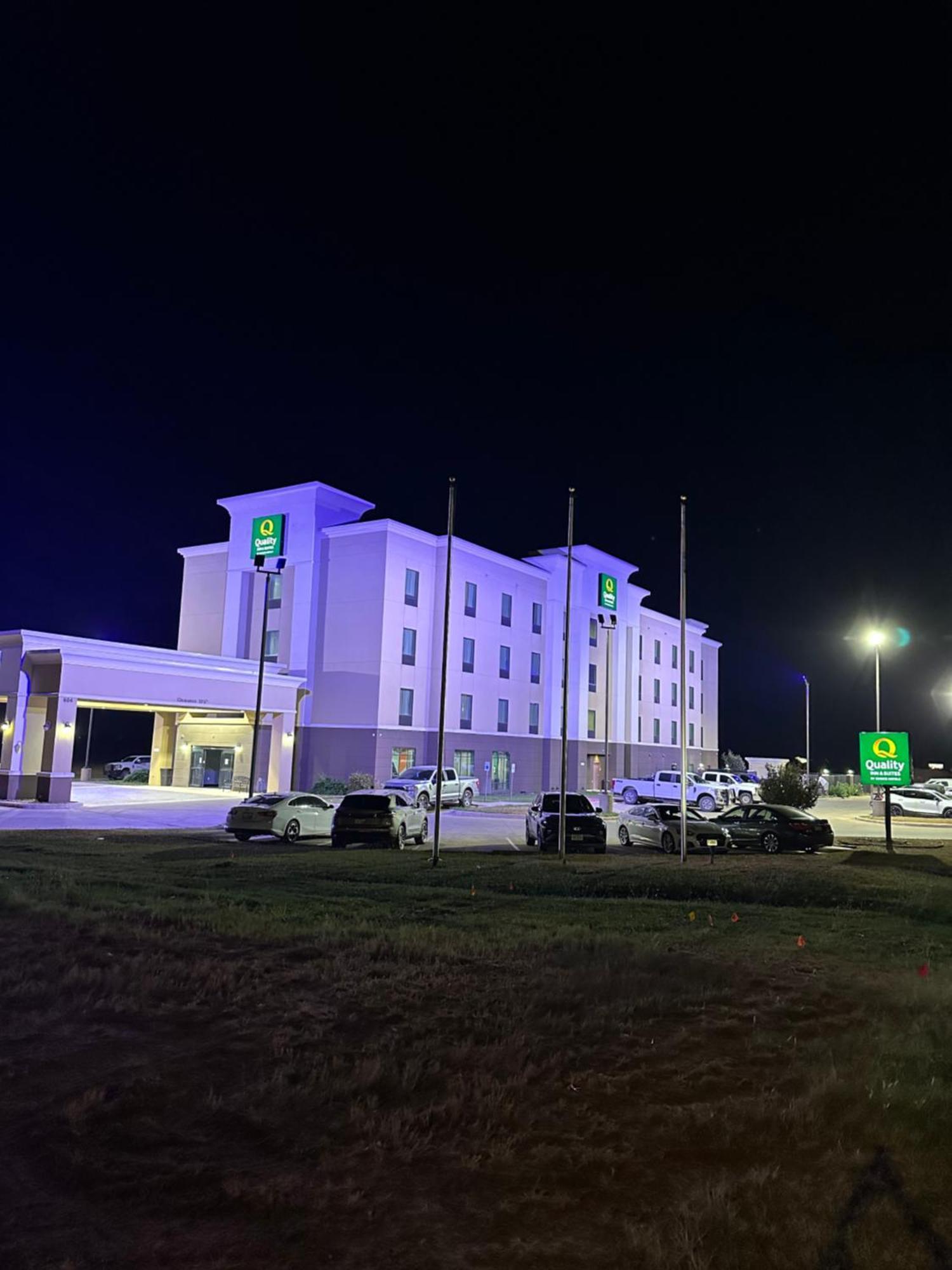 Quality Inn & Suites Pearsall Экстерьер фото
